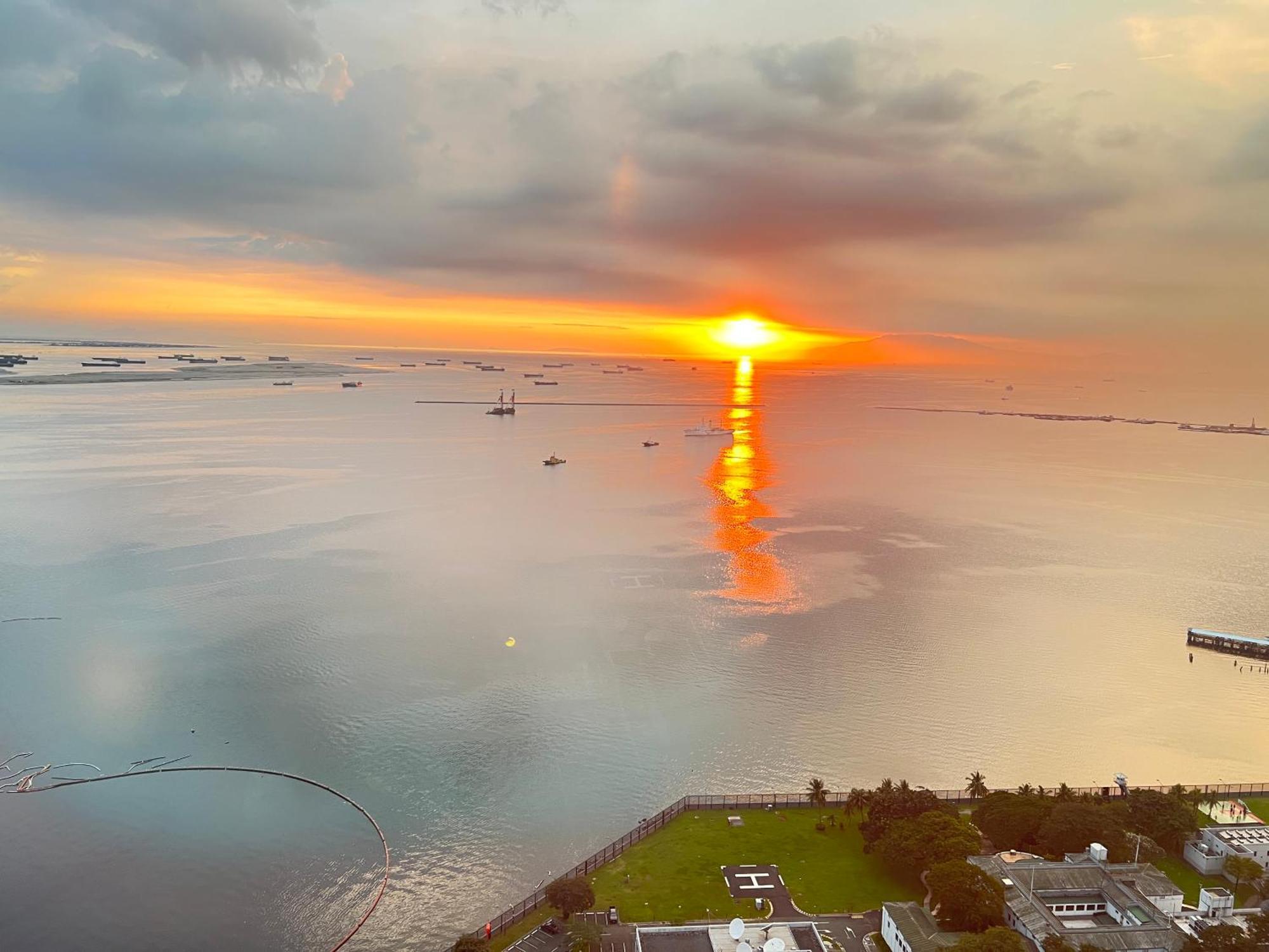 Dreamy Sunset Bay Aparthotel Manila Ngoại thất bức ảnh